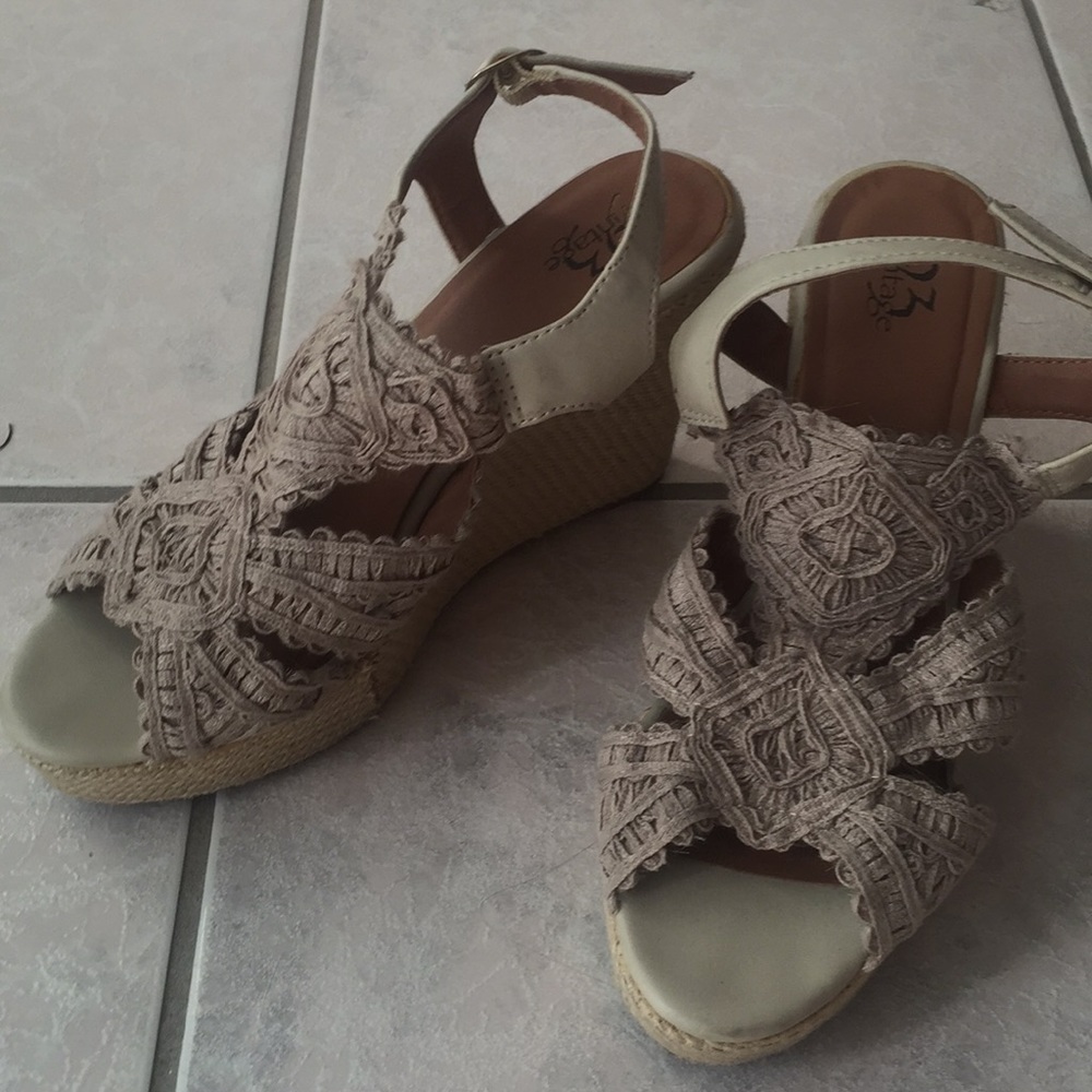 Tan, ivory wedges 7.5